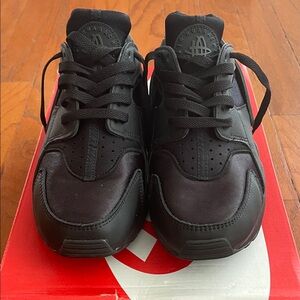 Women Black Hurache Sneakers